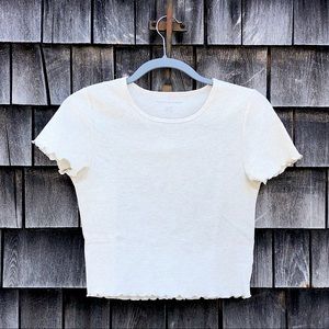 NWOT Off White/Cream Short Sleeve American Eagle Crop Top with Lettuce Edge